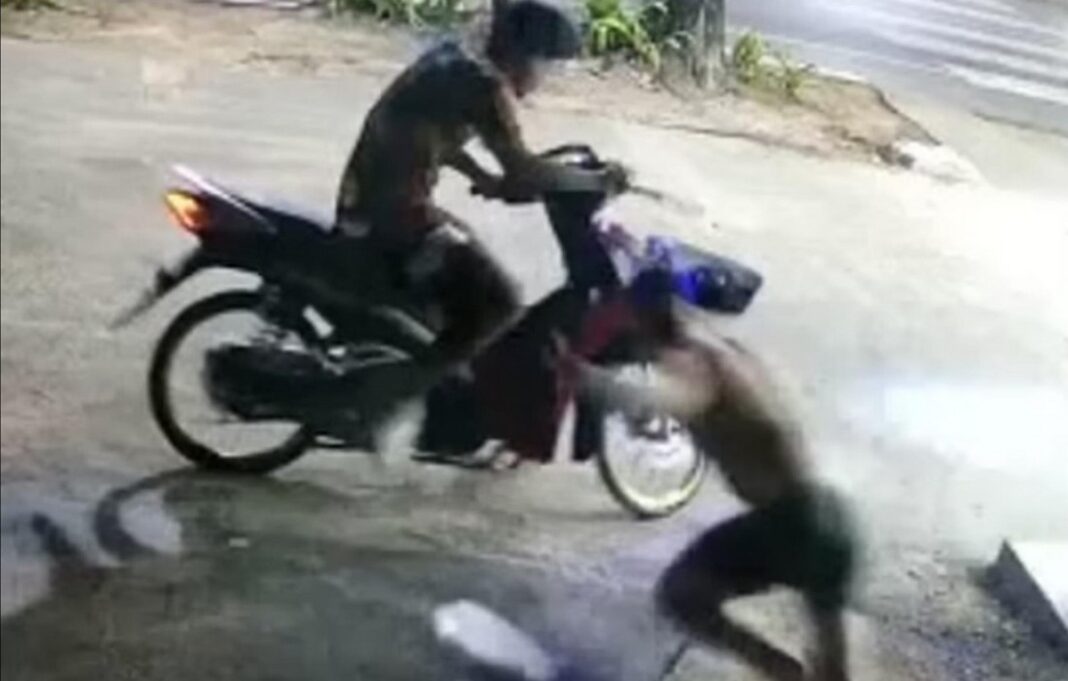 У Таїланді турист-регбіст завалив злодія на мотоциклі, який виявився боксером