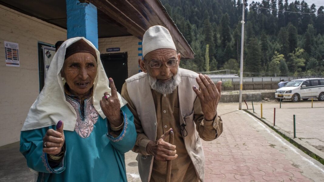 Індійська пара судиться із сином, вони вимагають онука