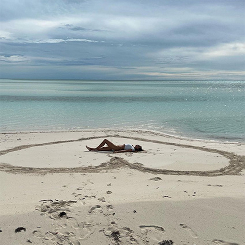 Ирина Шейк отдыхает с Брэдли Купером на Багамах и делится фотографиями