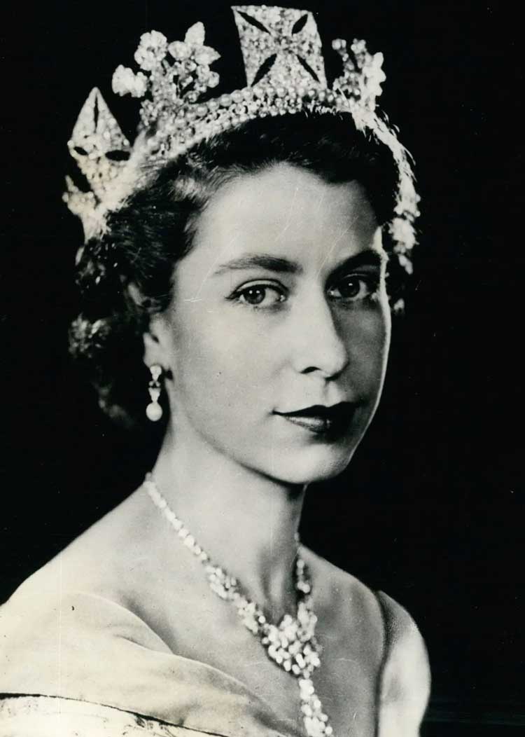 «Розкішна прикраса, посипана діамантами»: Кейт Міддлтон отримала доступ до головного скарбу Єлизавети II