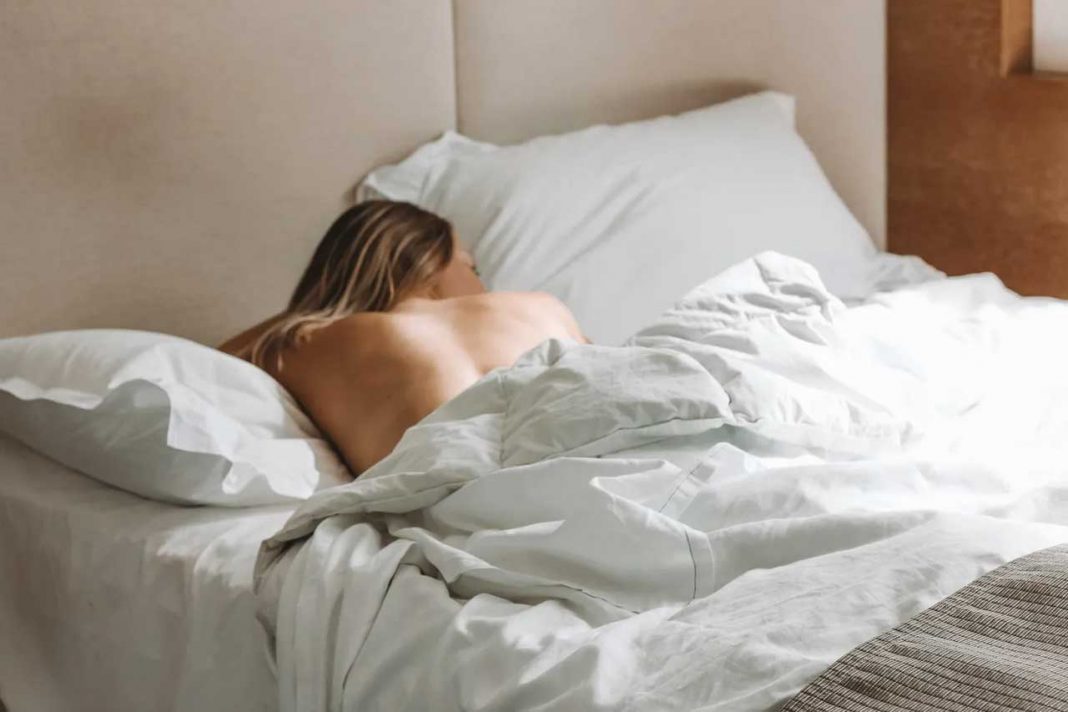 Чому на Русі жінкам не дозволяли спати голими - причина, яка тебе здивує