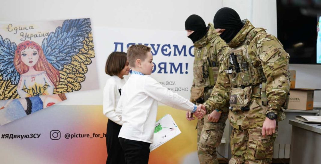 ГУР МО України отримало понад 1500 дитячих «малюнків для героїв»