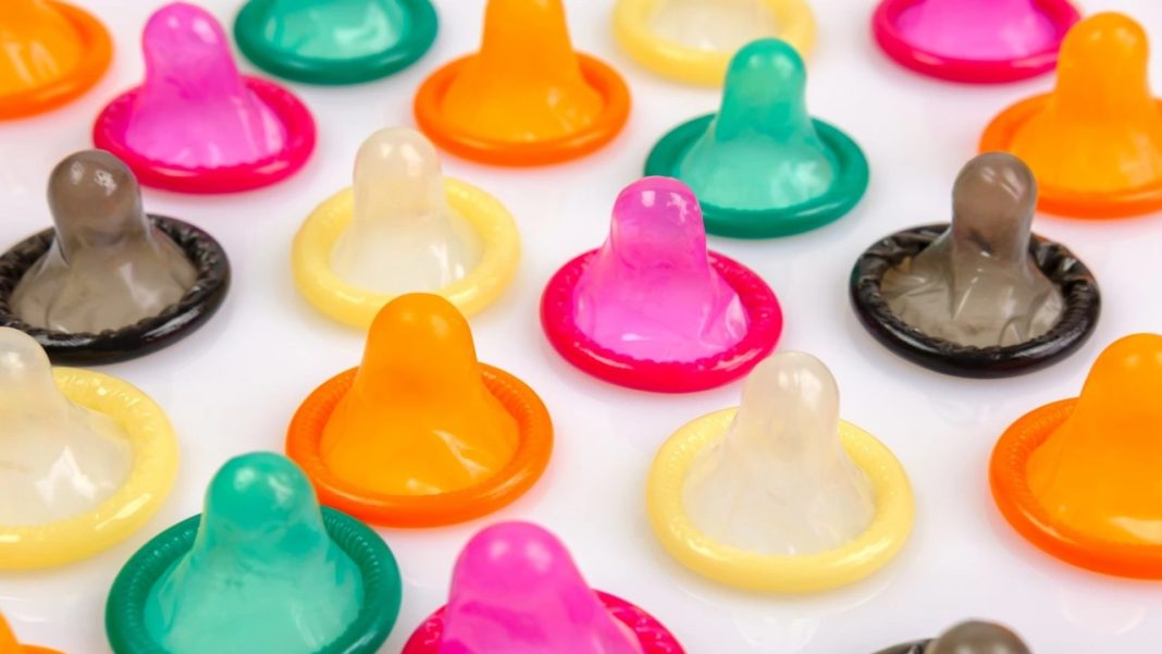 У Франції презервативи стали безкоштовними