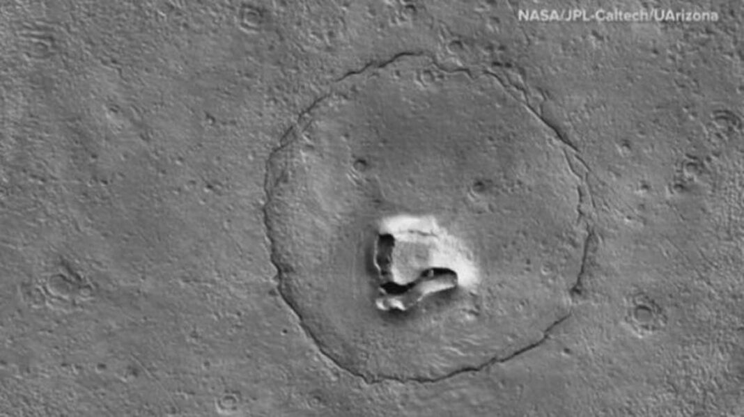 На Марсі з'явився величезний «плюшевий ведмедик»